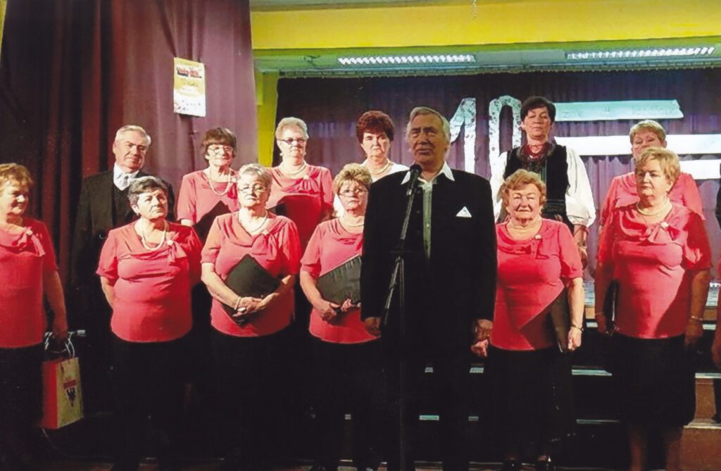 A 10. jubileumi műsoron Hajnal Kámán (+2016) a szólóénekes